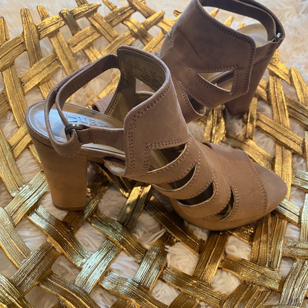 Naturalizer Tan Suede Cutout Platform Sandals